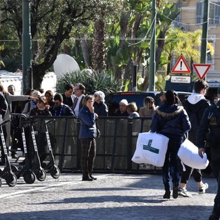 #Sanremo2020: ecco in funzione i 'varchi' attorno all'Ariston ed a piazza Colombo, cresce l'attesa per Emma (Foto)