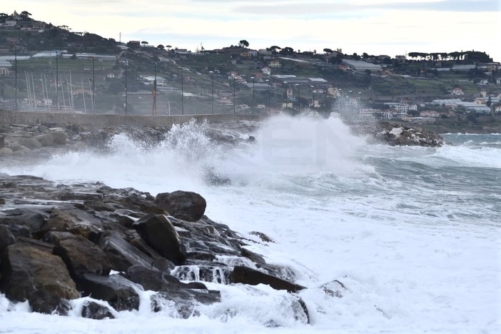 Maltempo: domani allerta gialla ma solo sul Levante, per la nostra provincia vento forte e calo delle temperature