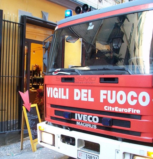 Imperia: principio d'incendio a una stufa a pellet in via Allende, intervento dei Vigili del Fuoco