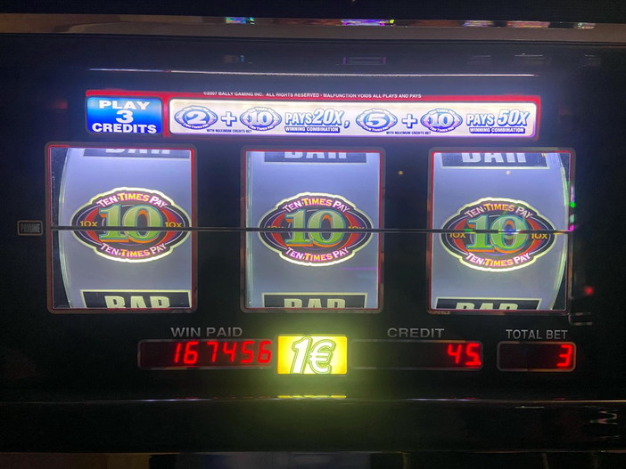 Sanremo: giocatrice delle slot al Casinò vince 61mila euro, un altro top score in un anno straordinario