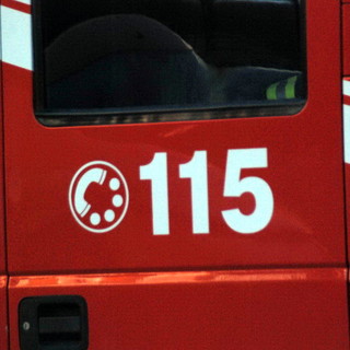 Due incendi di sterpaglie a Riva Ligure e Ventimiglia: in frazione Latte traffico ferroviario bloccato per un'ora