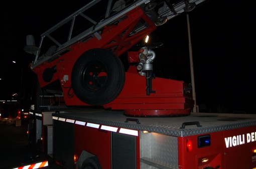 Ventimiglia: incendio in un negozio di alimentari alle Gallardi, danni contenuti