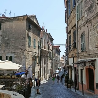 A Ventimiglia Alta il concerto occitano de La Péiro Douso