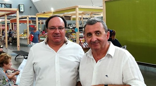 L'attore chef Vito in visita al mercato annonario di Sanremo