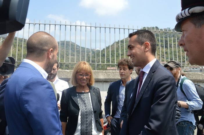 Ventimiglia: è iniziata la visita dell'Onorevole Luigi Di Maio al 'Campo Roya', le immagini in diretta