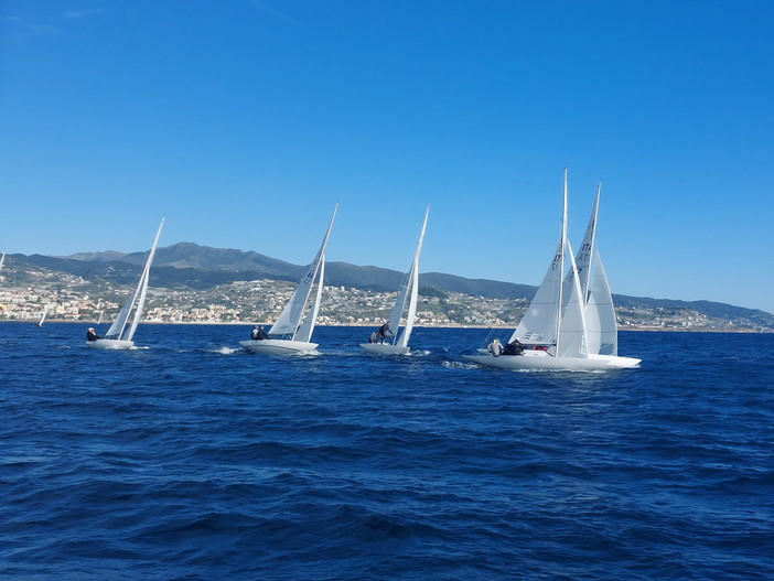 Vela: nell’ultimo fine settimana lo spettacolo delle ‘Dragon Winter Series’ sul mare di Sanremo