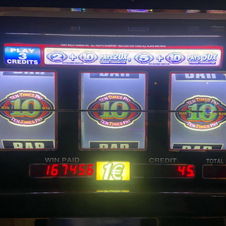 Sanremo: giocatrice delle slot al Casinò vince 61mila euro, un altro top score in un anno straordinario