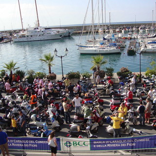 Sanremo: successo per il raduno 'Vespe al Mare 2' di ieri in piazzale Vesco