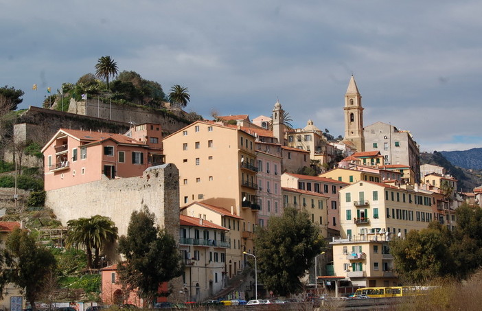 Ventimiglia: inaugurata con successo la Mostra itinerante 'I colori di Primavera'