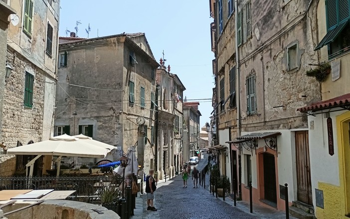 A Ventimiglia Alta il concerto occitano de La Péiro Douso