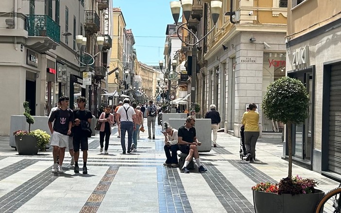 Meglio la Sanremo di oggi o quella di vent'anni fa? Parola ai cittadini: &quot;Bene nelle infrastrutture, ma addio ai rapporti personali di una volta&quot;