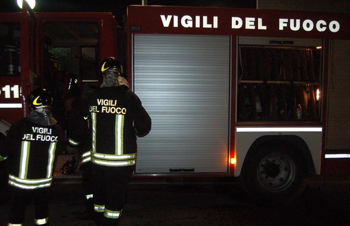 Vallecrosia: incendio ad un cassonetto in via Colonnello Aprosio