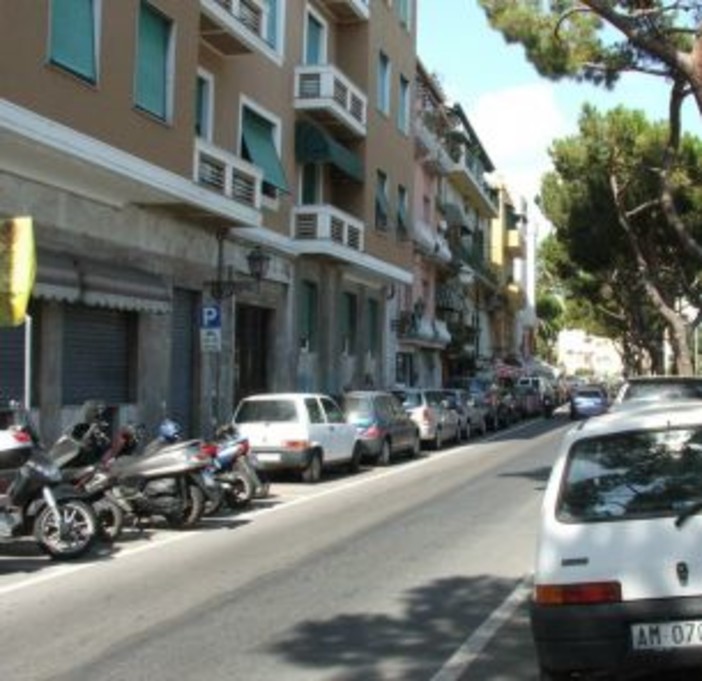 Sanremo: 4 ore di parcheggio anche in via Nino Bixio sulle 'strisce bianche'