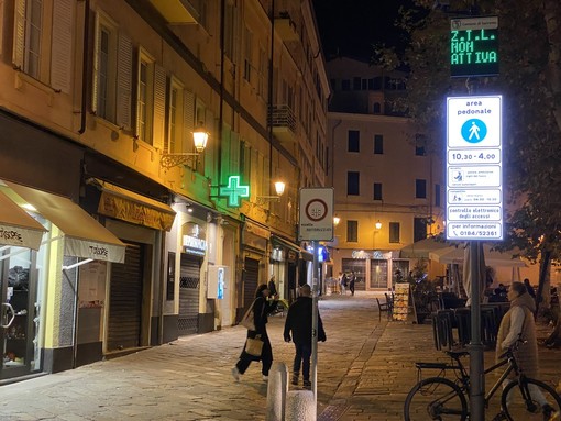 Il varco ZTL all'ingresso di piazza Eroi zona via Corradi