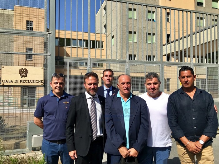 La delegazione in visita al carcere di Valle Armea