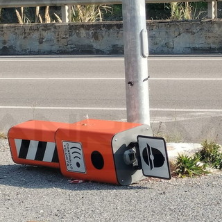 Taggia: l'altra notte l'intervento di 'Fleximan' sulla superstrada, ci sono auto che passano a 110 Km/h