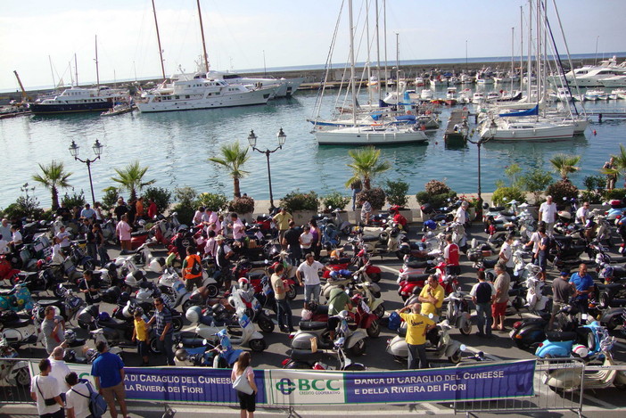 Sanremo: successo per il raduno 'Vespe al Mare 2' di ieri in piazzale Vesco