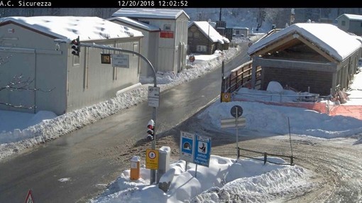 Tunnel di Tenda live: una webcam per sapere il tempo di attesa prima che scatti il semaforo verde