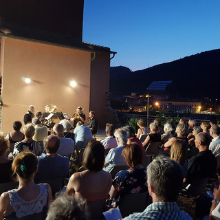 Taggia: successo per il concerto 'Classica a Villa Curlo' con il quintetto di ottoni della West Texas University