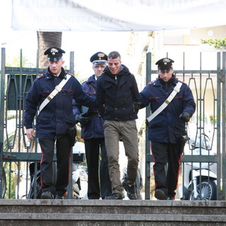Sanremo: fermato dai carabinieri con un etto di hashish in via Bonmoschetto