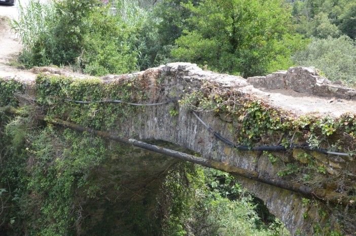 Pigna: il ponte romanico sul Rio Carne fra i luoghi dell’acqua FAI, quarto in provincia e sesto a livello regionale, potrebbe ricevere fondi per lavori di messa in sicurezza