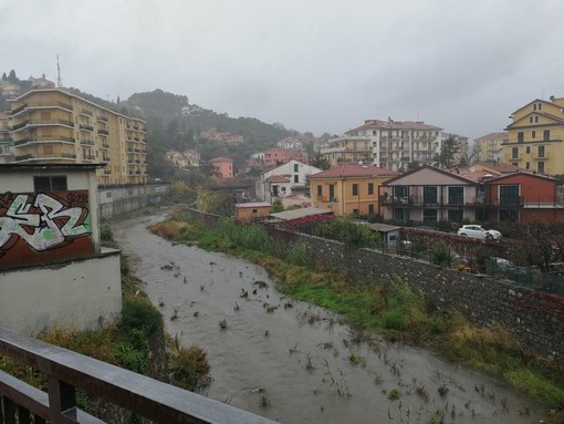 Imperia: allerta meteo, scrosci d'acqua e forte vento spazzano la città. Situazione al momento sotto controllo (Foto e Video)