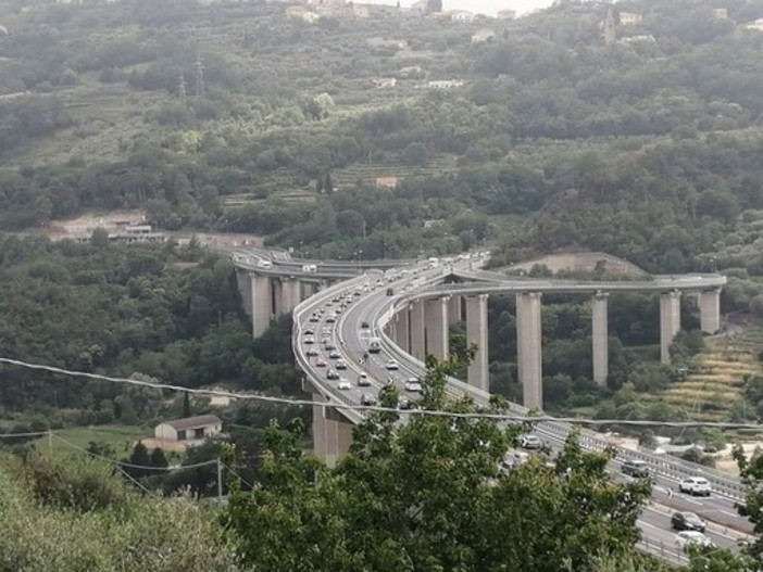 Frana stanotte sulla A10: in corso le verifiche ma rimane ancora chiusa tra Imperia Est e Ovest