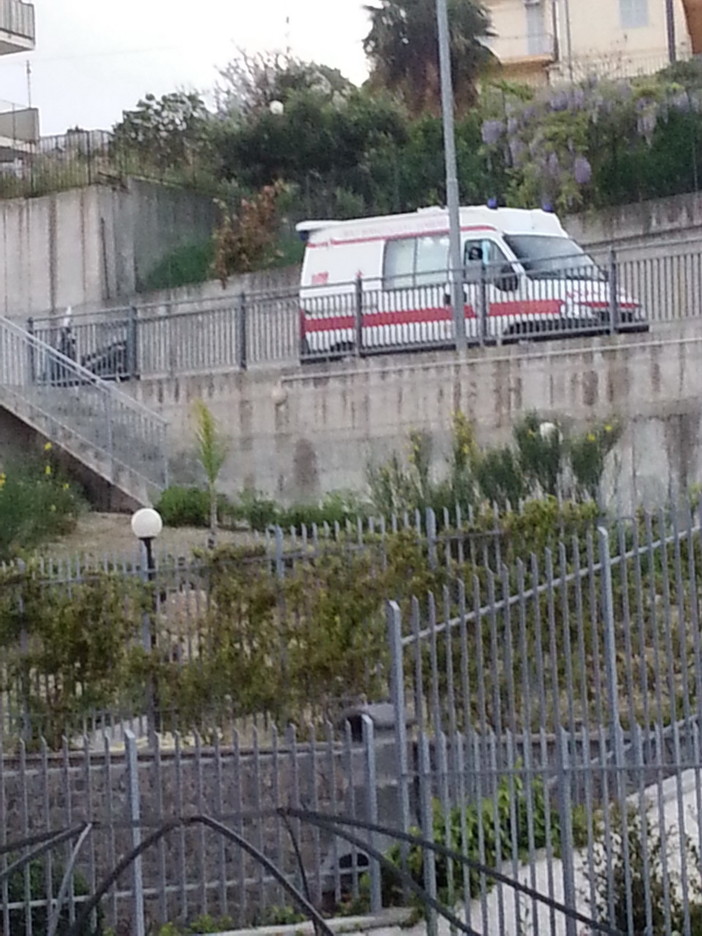 Sanremo: difficoltà di accesso per i mezzi di soccorso in via Domenico Cotta, la viva protesta degli abitanti della zona