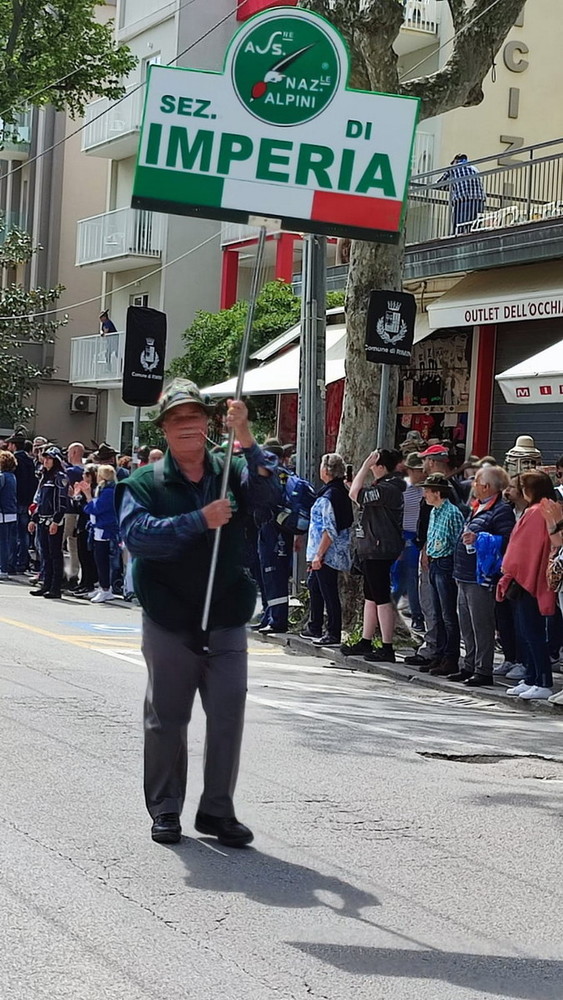 Gli alpini di Vallecrosia presenti ieri alla 93esima Adunata degli Alpini a Rimini (foto)