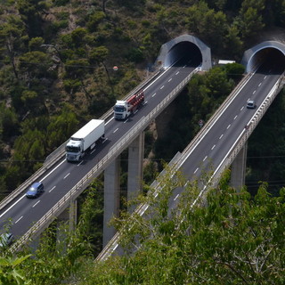 I piemontesi che raggiungeranno la Riviera di Ponente per trascorrere la vacanze pagheranno di meno l’autostrada? Forse sì