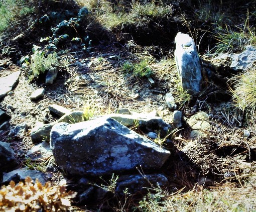 Apricale, a Pian dei Re scoperti resti di una tomba risalente al X secolo a.C.