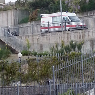 Sanremo: difficoltà di accesso per i mezzi di soccorso in via Domenico Cotta, la viva protesta degli abitanti della zona