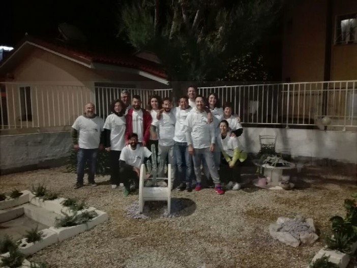 Ventimiglia: green art attack dei 'guerriglieri del verde' di Albintimilium questa notte, ghiaia e piante grasse nell'aiuola di via Tacito