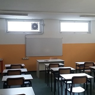 Le aule del seminterrato dove gli alunni della Sauro hanno fatto lezione prima che l'Asl le giudicasse non agibili