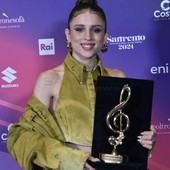 Festival di Sanremo 2024: Angelina Mango ha perso la custodia del premio, sarà ancora in città?