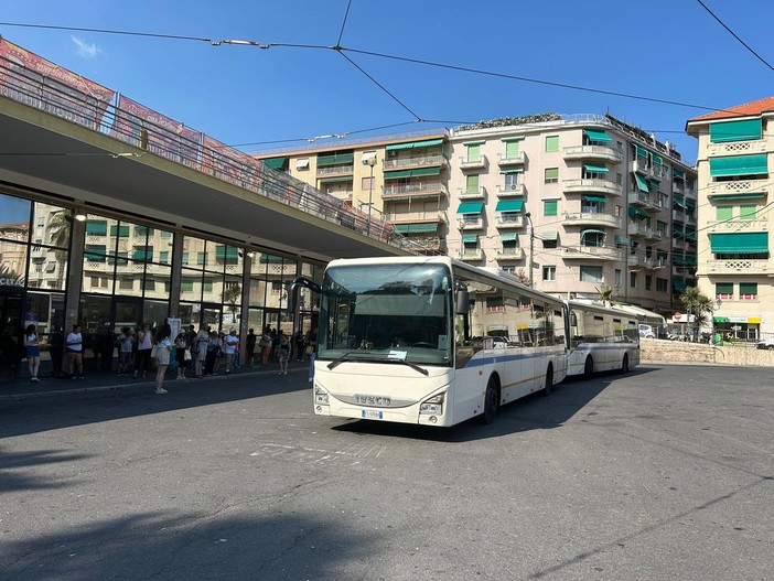 Sanremo, corse saltate e preoccupazioni per l'anno scolastico: ancora disagi nel servizio RT