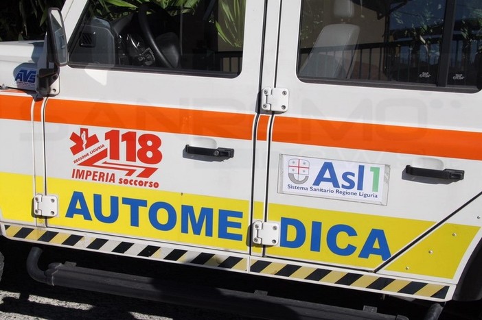 Sanremo: scontro auto-scooter in via San Francesco, 47enne portata in ospedale