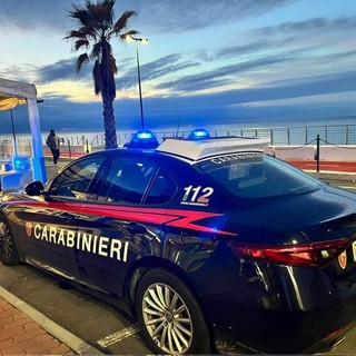 Ventimiglia, marocchino irregolare ruba cibo e alcolici e li nasconde nei pantaloni: arrestato dai Carabinieri per rapina