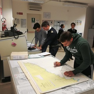 Imperia: progetto 'Alternanza Scuola-Lavoro',gli studenti del Nautico in visita alla Capitaneria di Porto