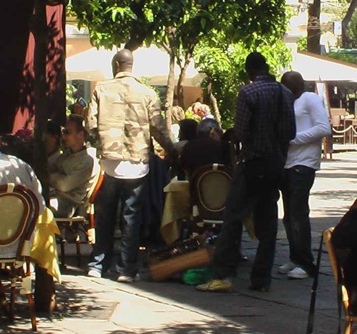 Sanremo: venditori abusivi in centro, un lettore risponde a Franco Ventimiglia