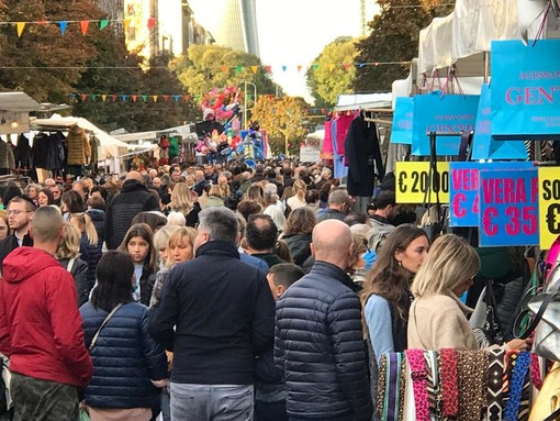 'Gli Ambulanti di Forte dei Marmi®' a Riva Ligure con le mitiche 'boutique a cielo aperto' in Piazza Ughetto