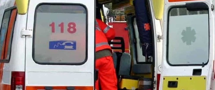 Mamma di Imperia partorisce in autostrada grazie a volontari e 118