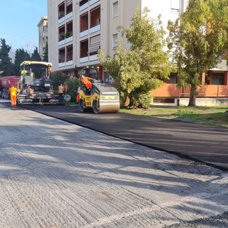 Imperia, partito da via Spontone il piano asfalti cittadino: lavori di notte per limitare i disagi