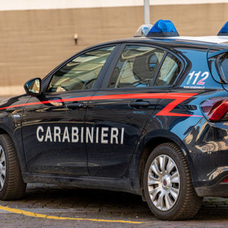 Vanno a sfrattarlo e lo beccano con 80 grammi di coca: i Carabinieri arrestano a Diano 39enne