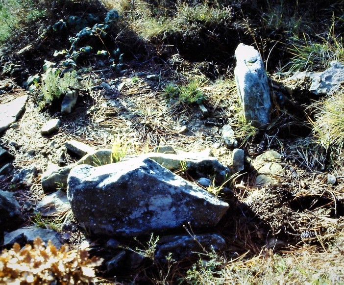 Apricale, a Pian dei Re scoperti resti di una tomba risalente al X secolo a.C.