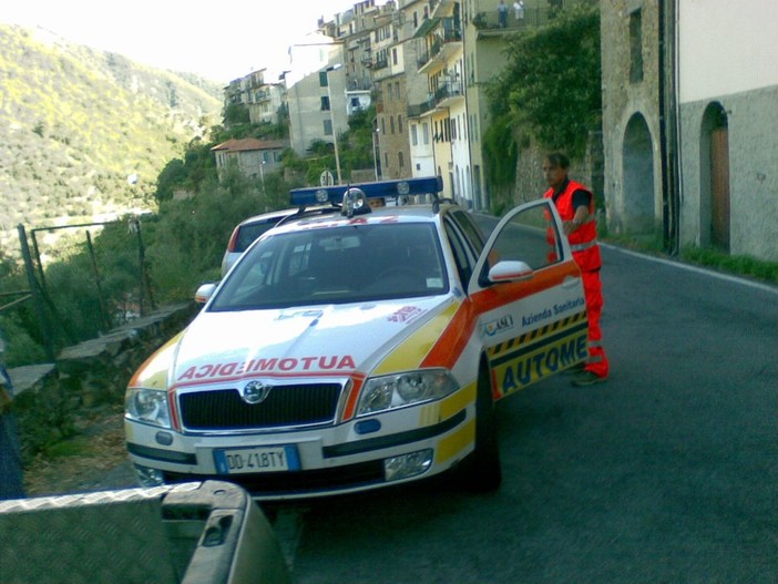 Con la bici in un torrente: ferita 23 enne in zona Barcadello a Diano Castello