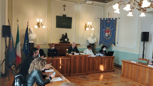 Rifiuti, il presidente della Provincia Scajola invoca l'intervento di Toti: &quot;Siamo con la bandiera bianca in mano&quot; (foto e video)