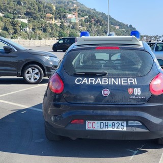 Rapinano con calci e pugni un giovane di San Lorenzo al Mare: in manette due quarantenni