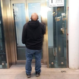 Imperia, donna rimane due ore bloccata nell’ascensore del mercato di via Cascione