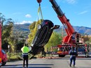 Auto finisce nel torrente ai Piani, illeso il conducente (foto)